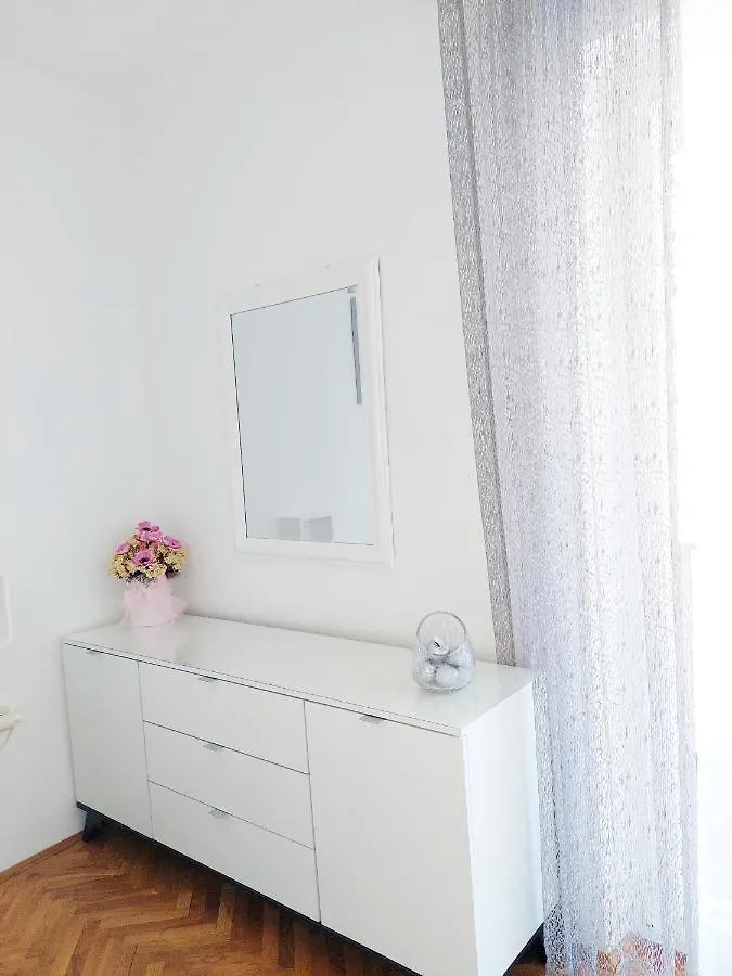 Apartment Eli 파그 0*,